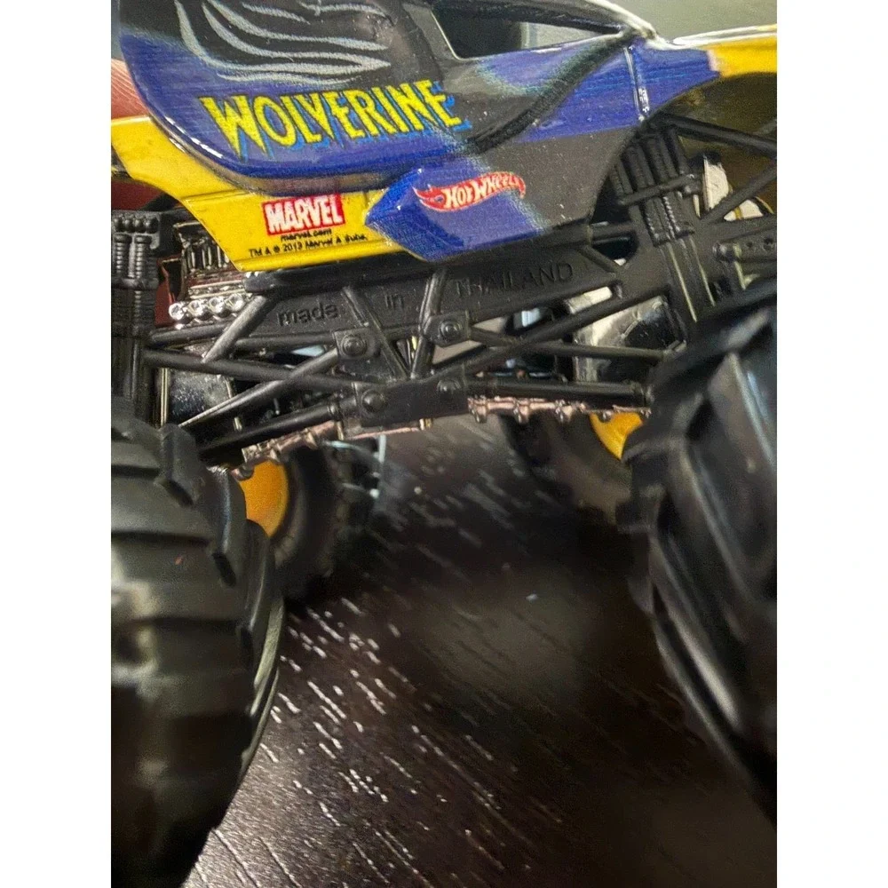 Hot Wheels Monster Jam Wolverine Marvel X-Men 1:64 Yellow Blue Diecast Truck
